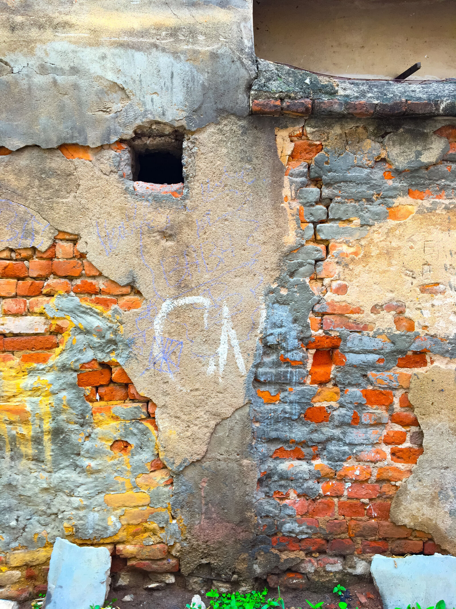 Apple iPhone 6s sample photo. Brick, walls, bright, colours photography