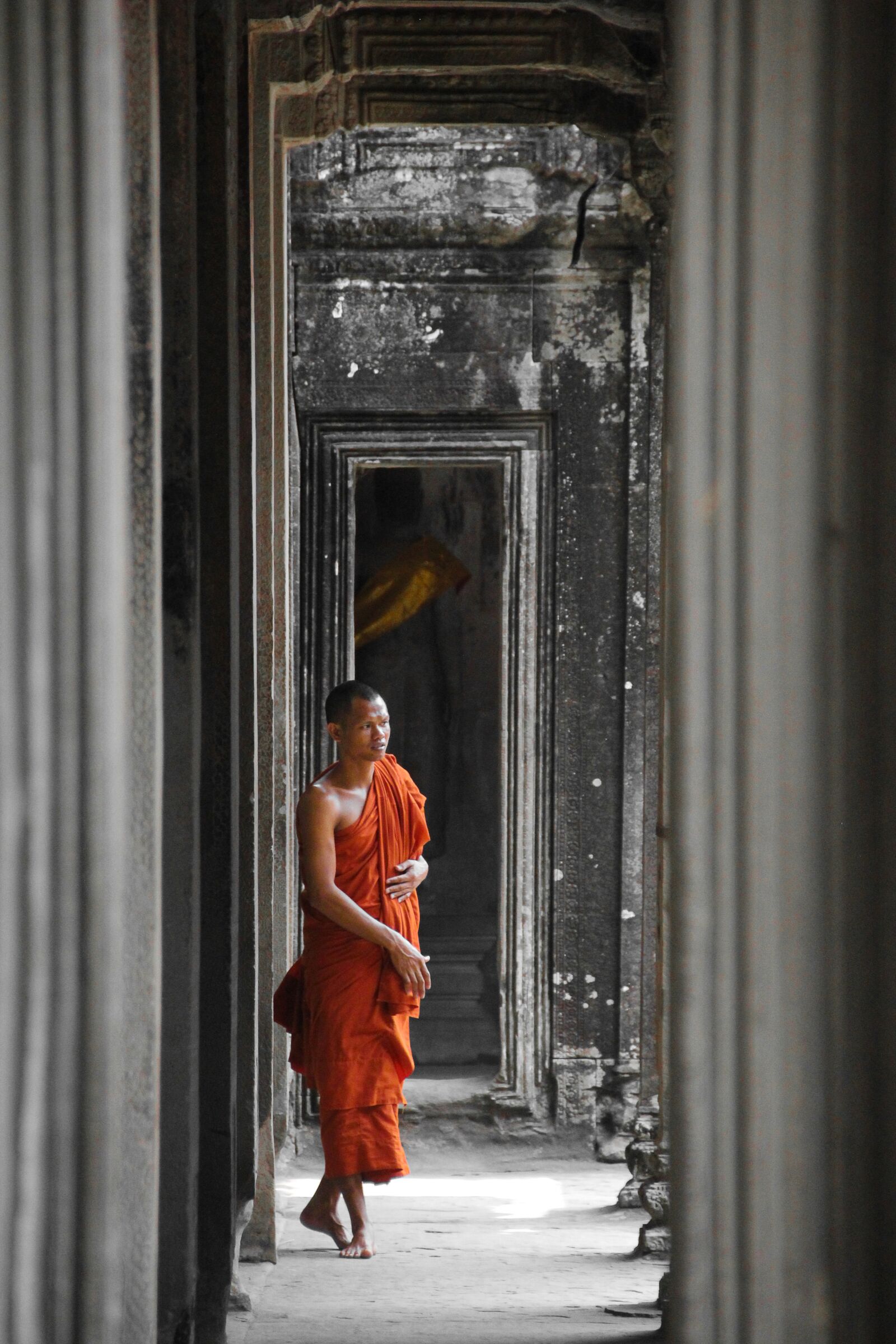 Canon EOS 1200D (EOS Rebel T5 / EOS Kiss X70 / EOS Hi) sample photo. Cambodia, monk, angkor wat photography