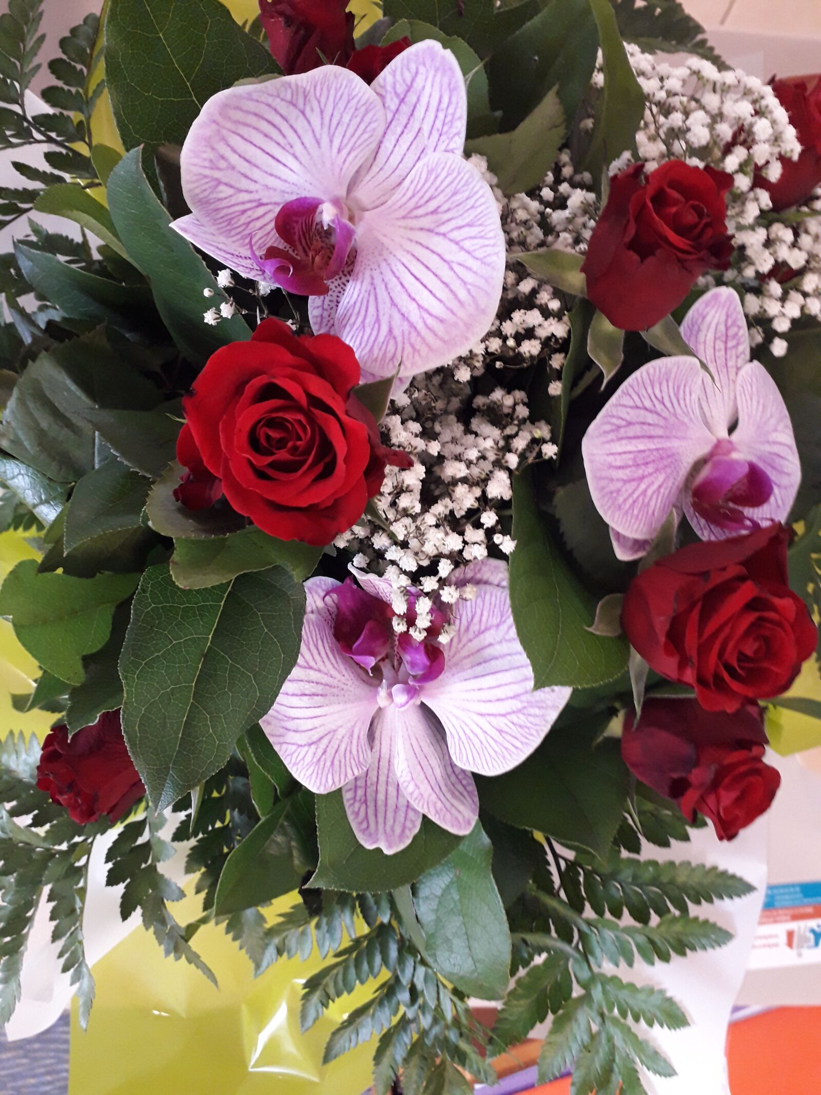 Samsung Galaxy J6 sample photo. Flowers, bouquet, red photography