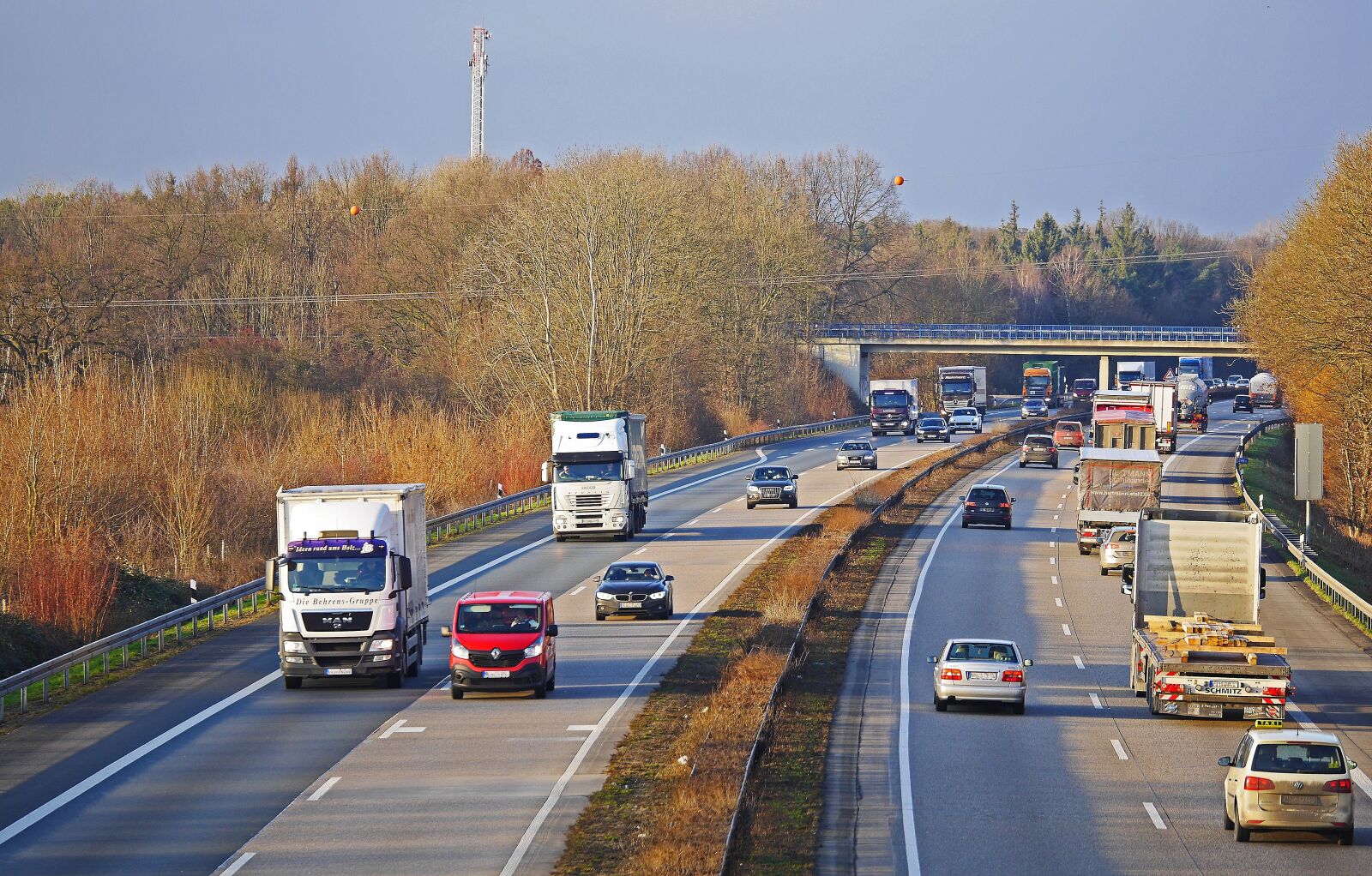 Panasonic Lumix DMC-GH3 sample photo. Highway, feierabend traffic, late photography