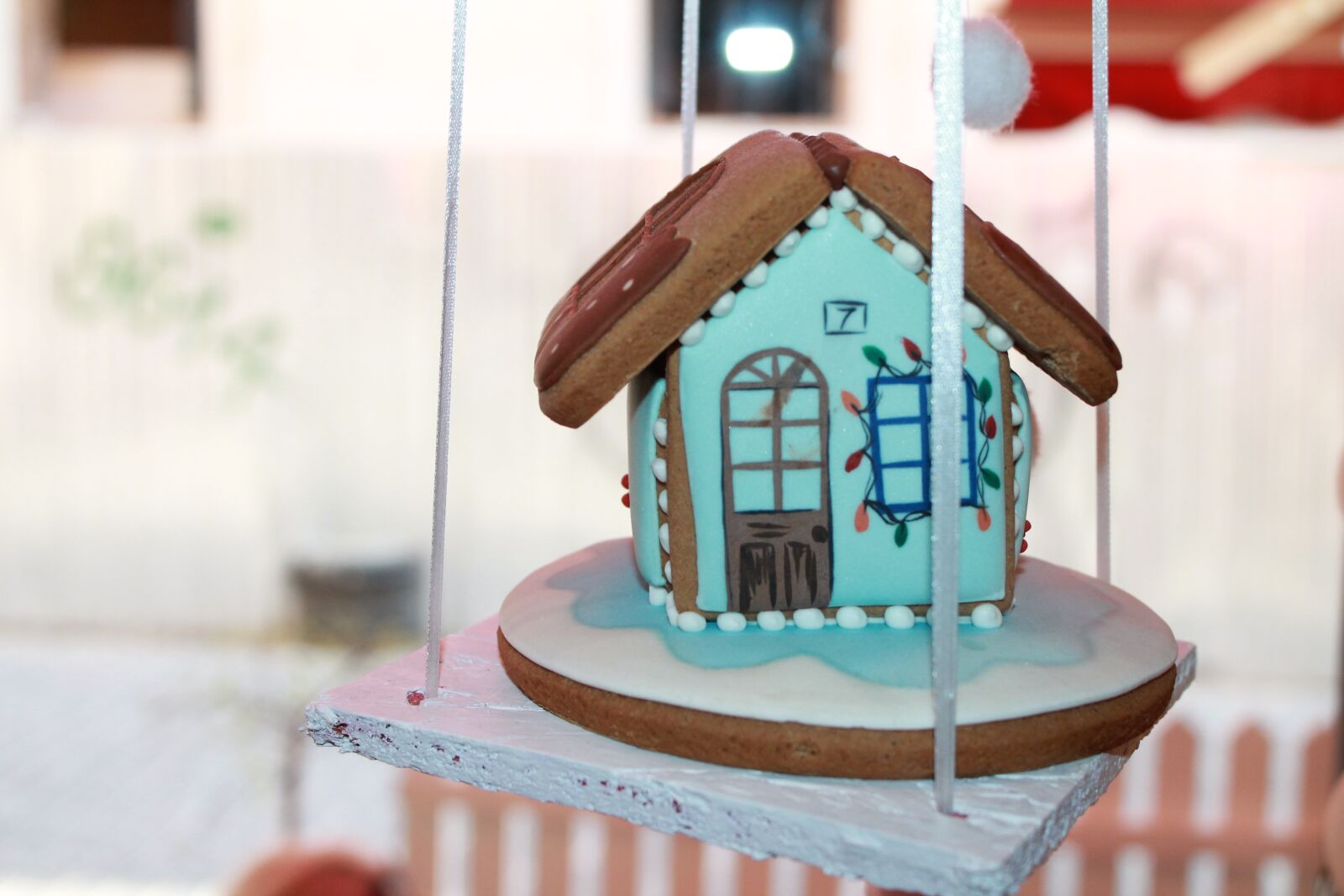 Canon EOS 1100D (EOS Rebel T3 / EOS Kiss X50) sample photo. Gingerbread, cottage, ornament photography