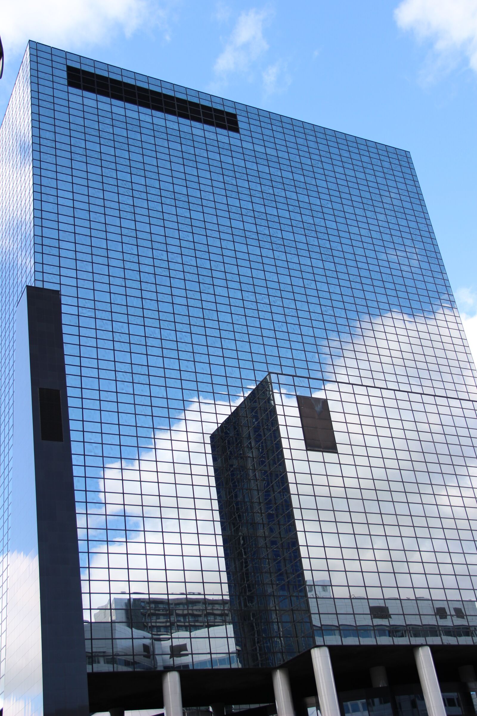 Canon EOS 600D (Rebel EOS T3i / EOS Kiss X5) sample photo. Ing, rotterdam, center photography