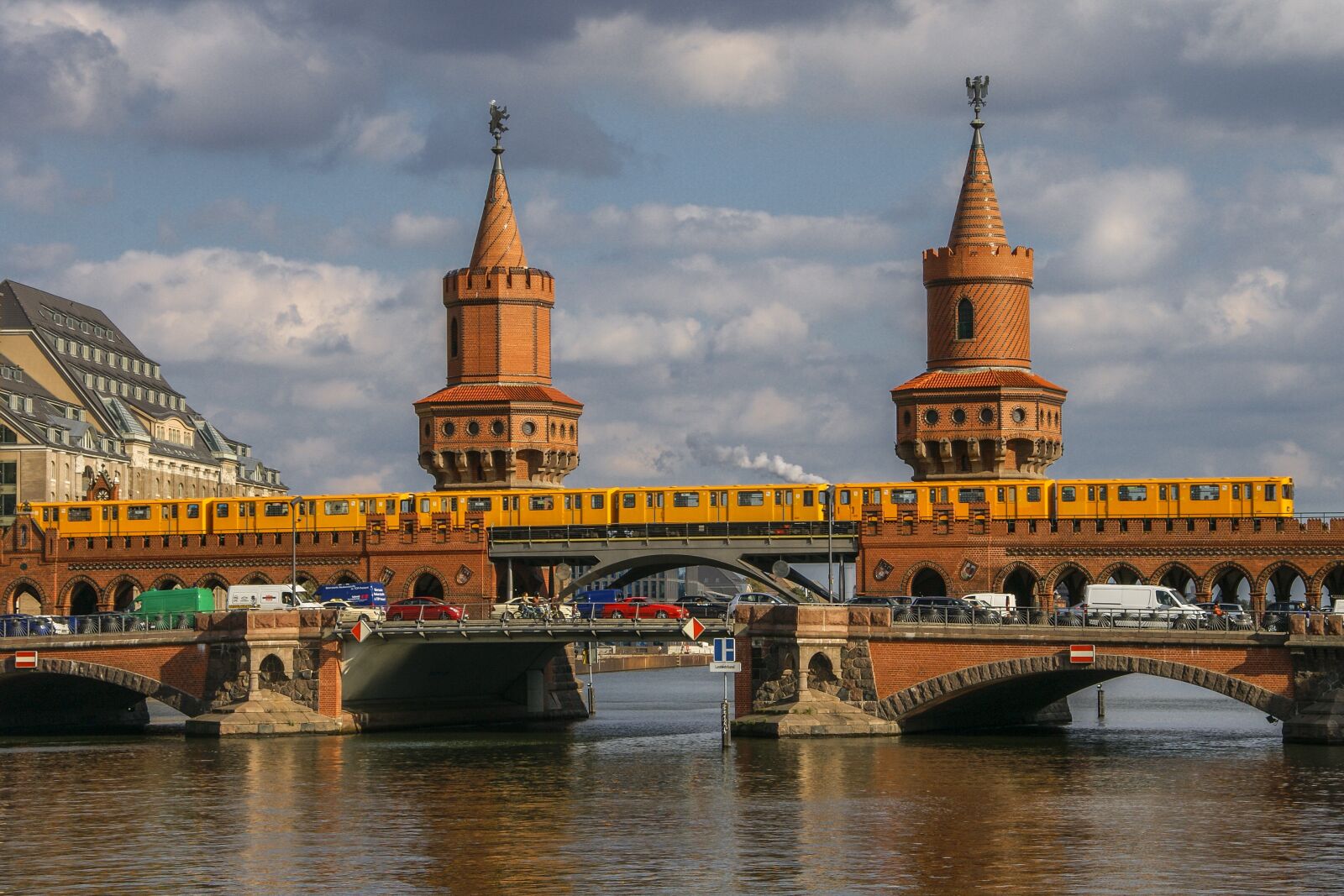 Sony Alpha DSLR-A100 sample photo. Berlin, spree, oberbaumbrücke photography