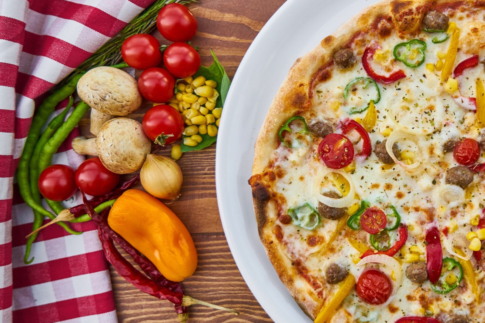 Sony a7R II sample photo. Pizza, tomato, dough photography