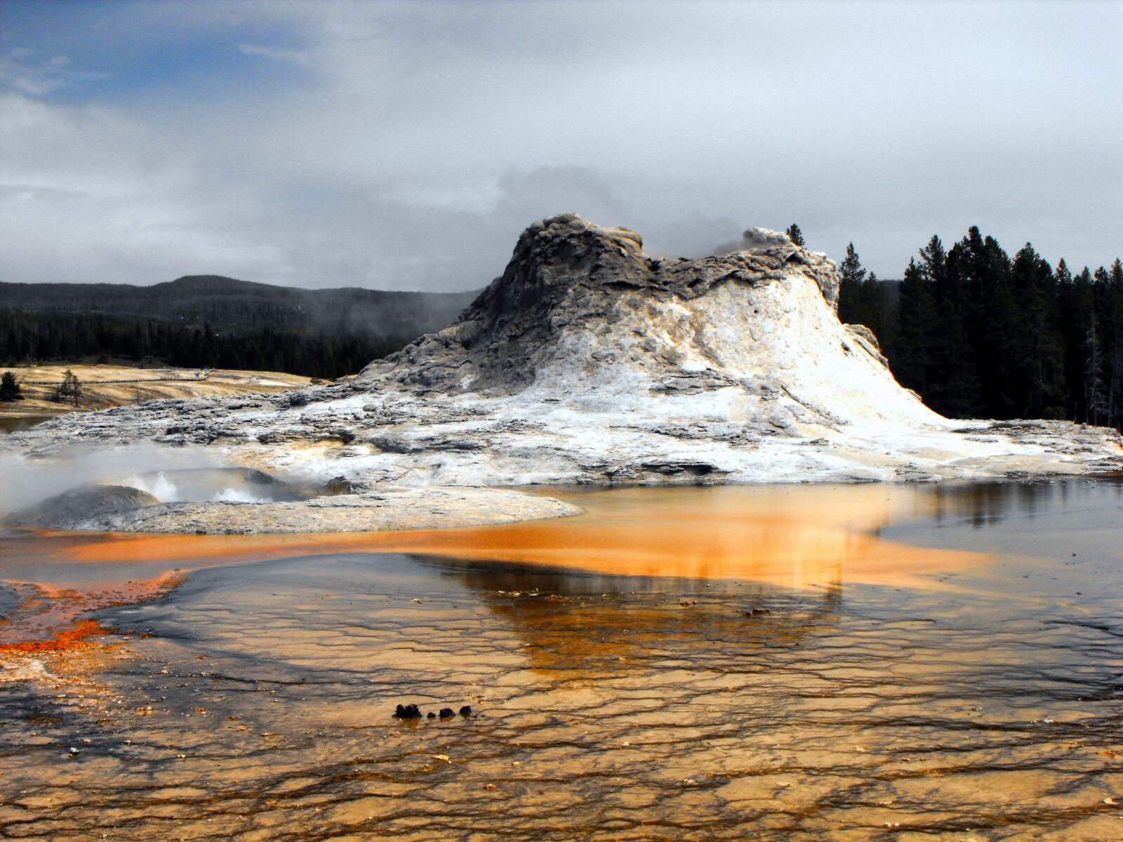 Fujifilm FinePix S1000fd sample photo. Old geyser, water, park photography