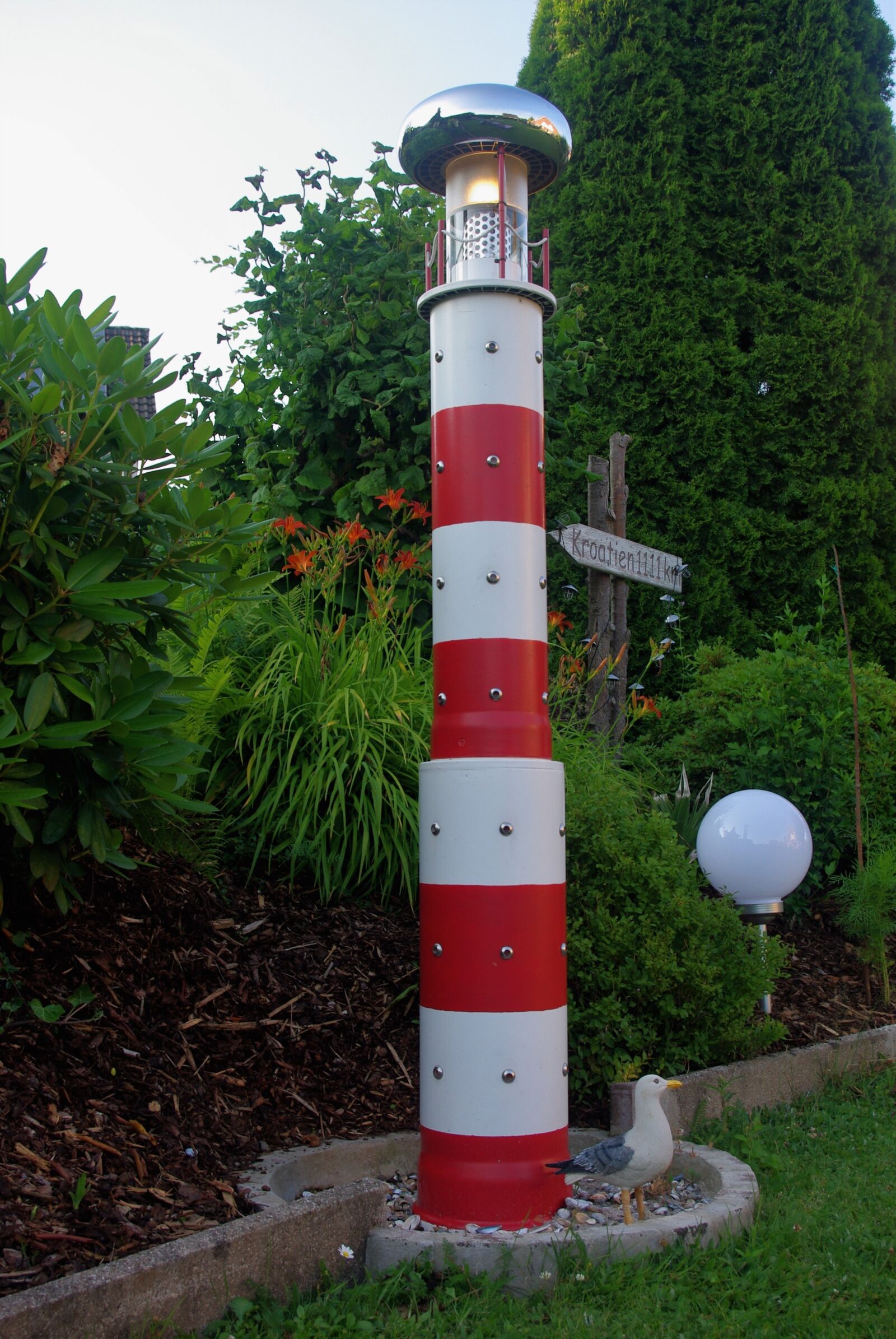 Pentax K-m (K2000) sample photo. Lighthouse, garden, modelling photography