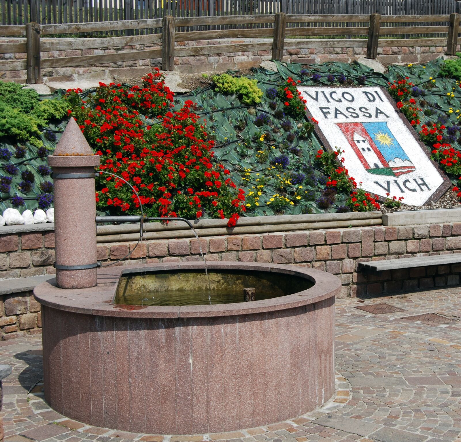 Nikon D60 sample photo. Fontana, flowers, flower bed photography