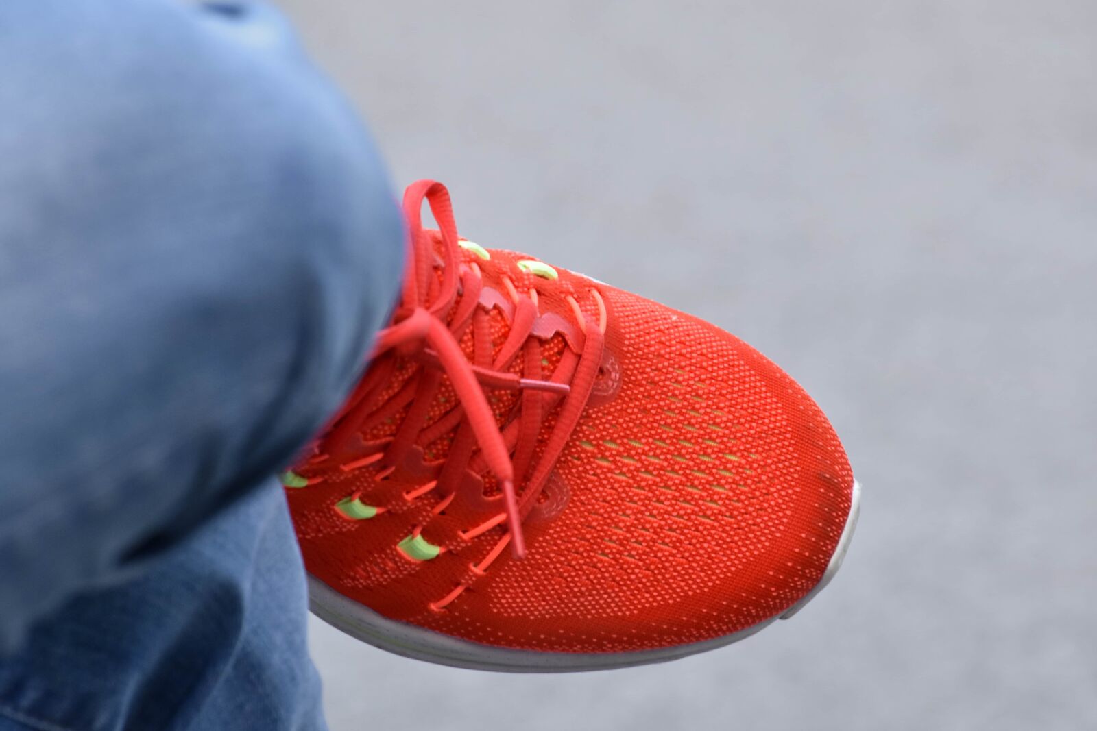 Nikon D5500 sample photo. Jeans, knee, footwear, fashion photography