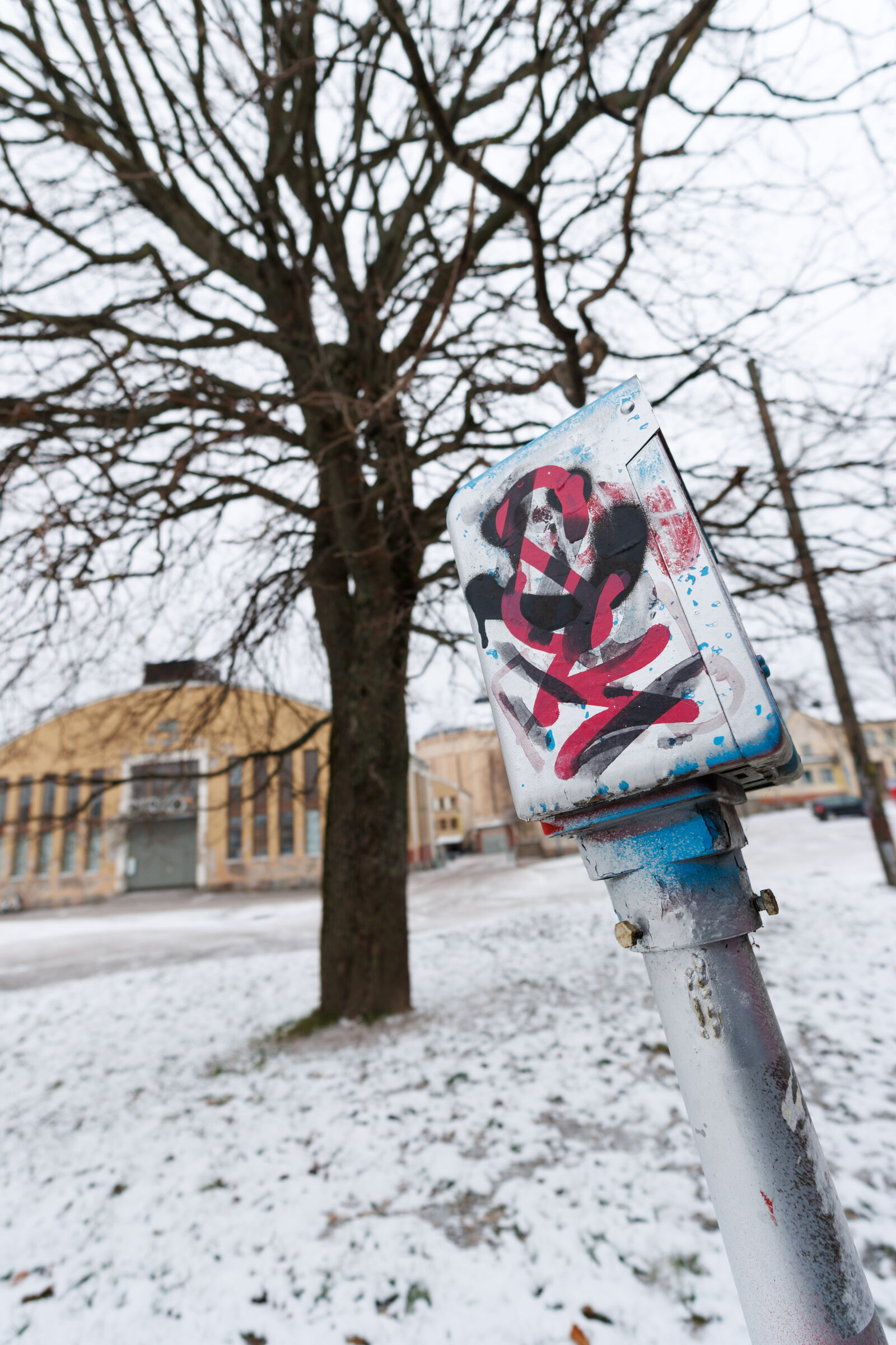 Canon EOS R7 sample photo. Parking graffiti photography