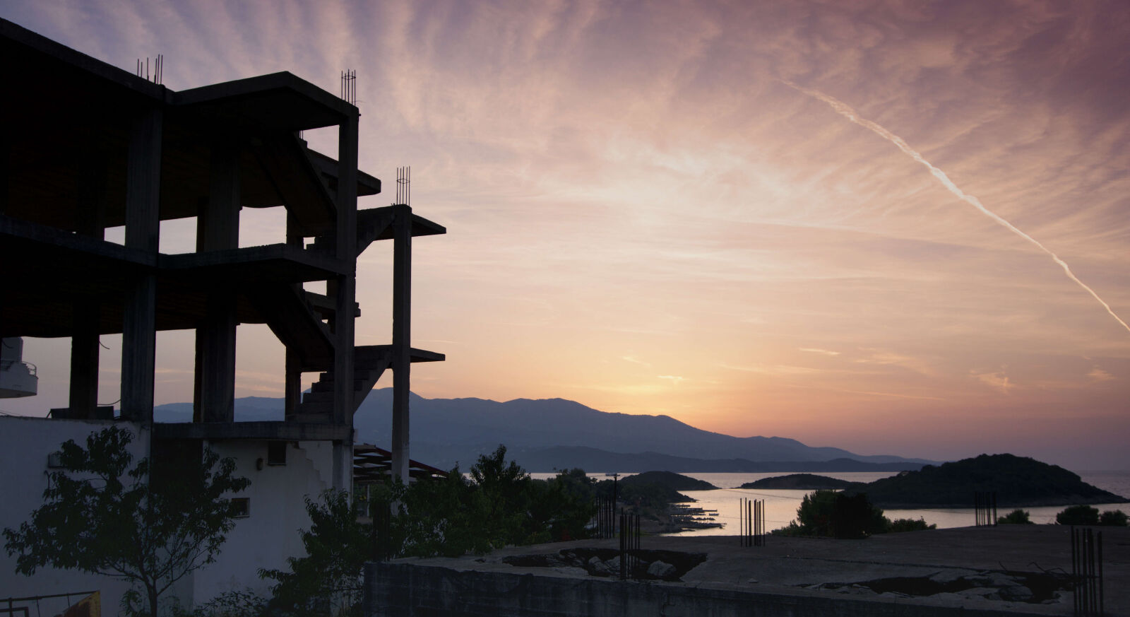Sony E 16-50mm F3.5-5.6 PZ OSS sample photo. Architecture, building, clouds, dawn photography
