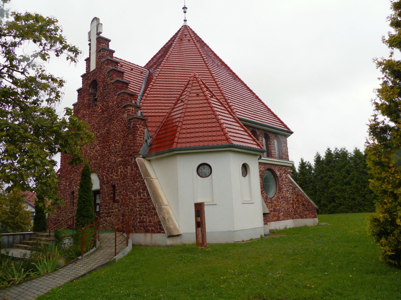 Panasonic Lumix DMC-FZ200 sample photo. Heviz, church, lutheran church photography