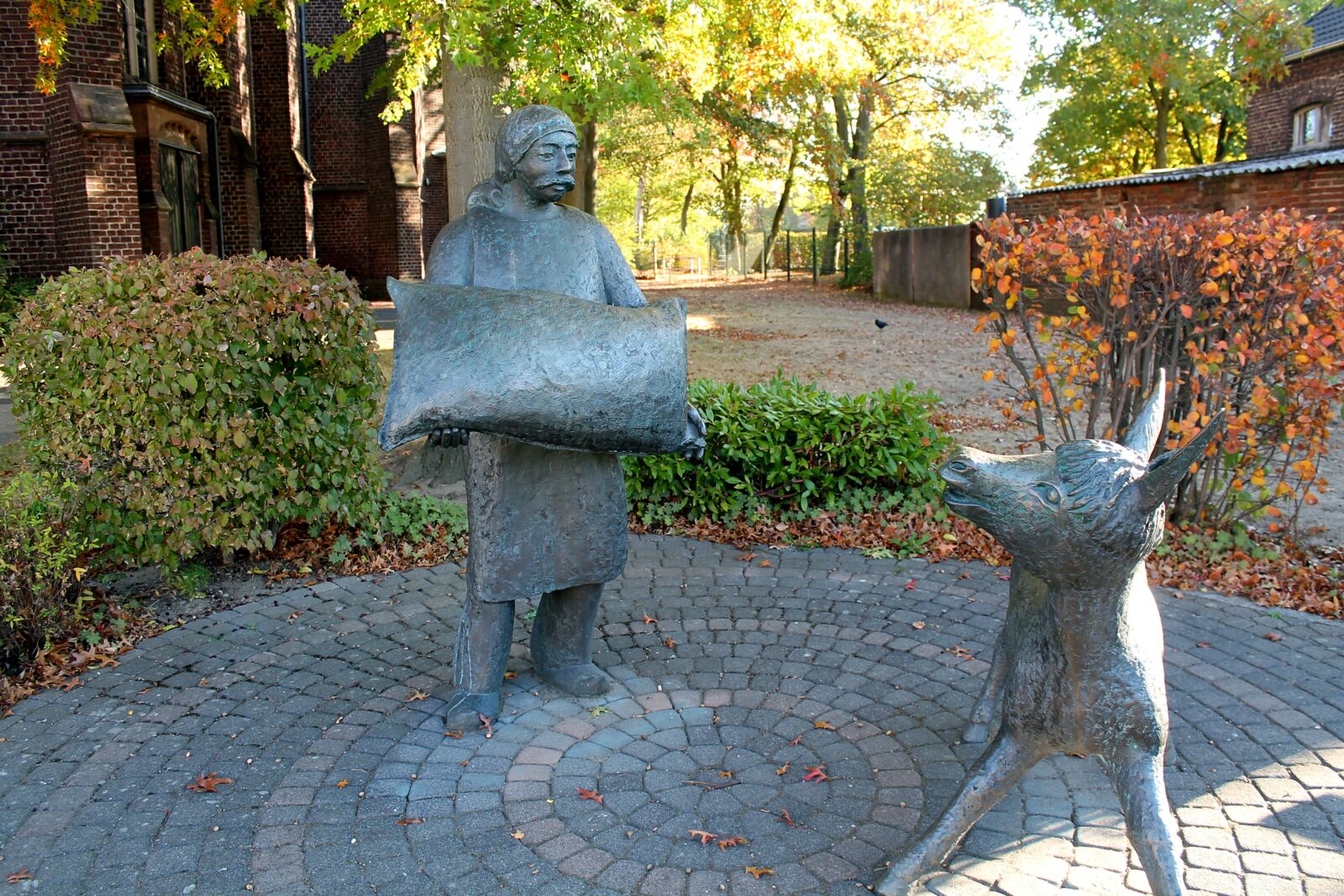 Canon EOS 1100D (EOS Rebel T3 / EOS Kiss X50) sample photo. Sculpture, müller, donkey photography