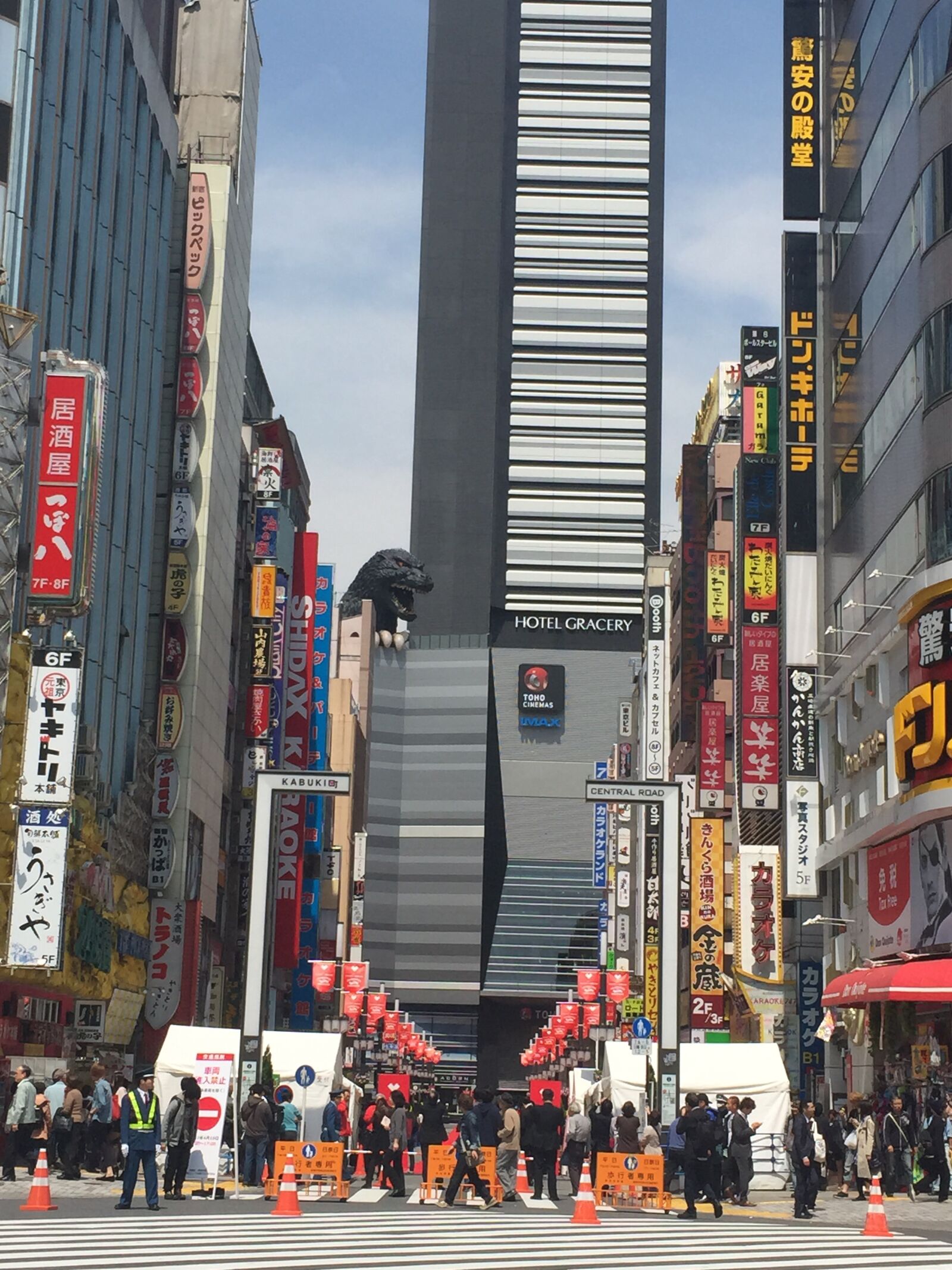 iPhone 6 back camera 4.15mm f/2.2 sample photo. Bill, city, shinjuku photography