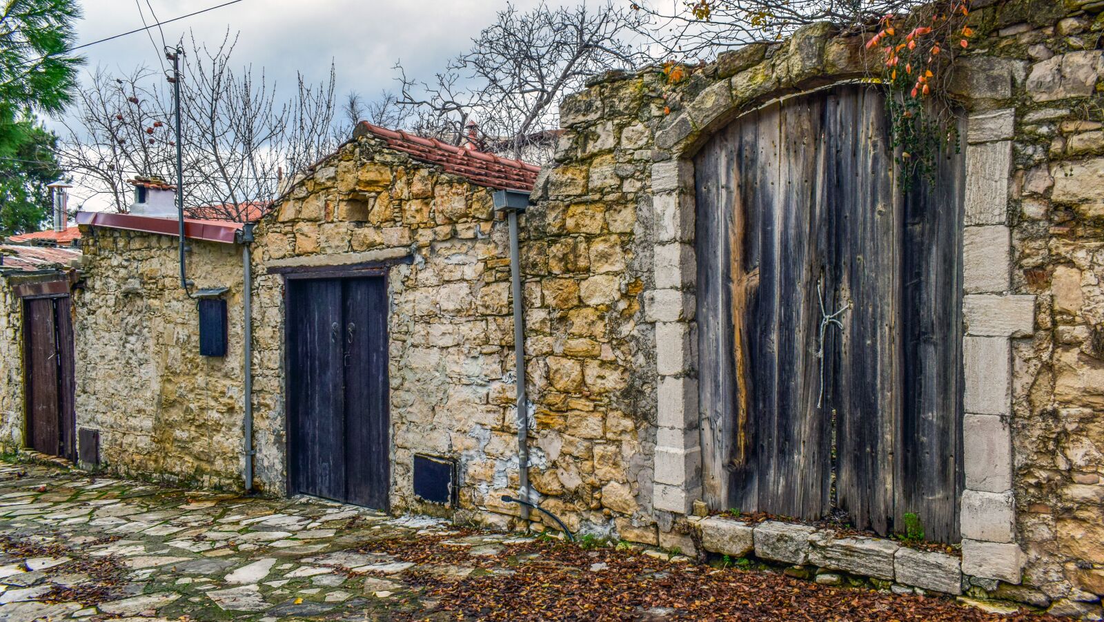 Nikon D3300 sample photo. Street, houses, stone photography
