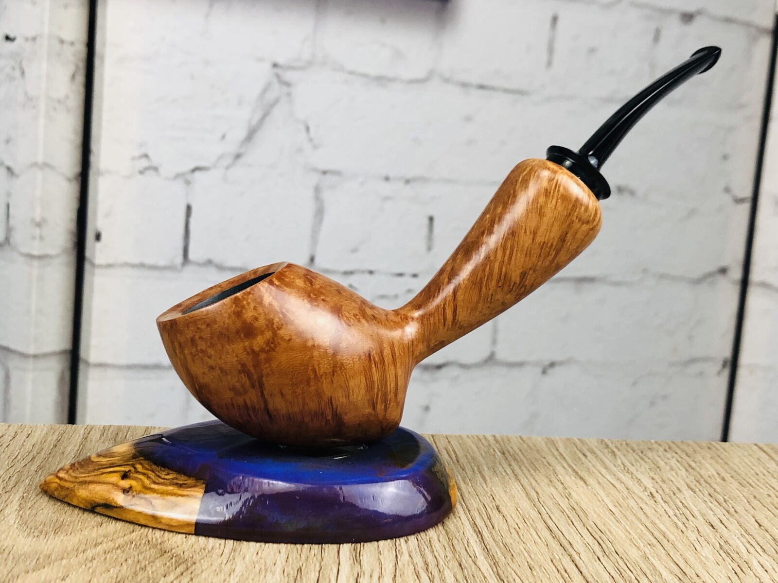 iPhone X back dual camera 4mm f/1.8 sample photo. Pipe, smoking pipe photography