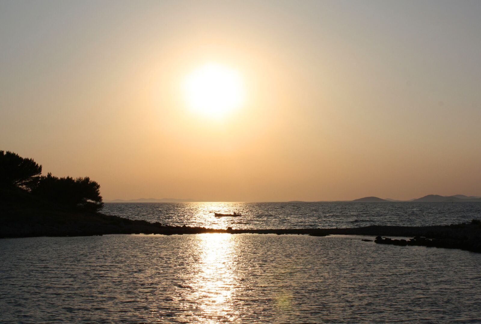 Canon EOS 450D (EOS Rebel XSi / EOS Kiss X2) sample photo. Sea, sunset, boat photography