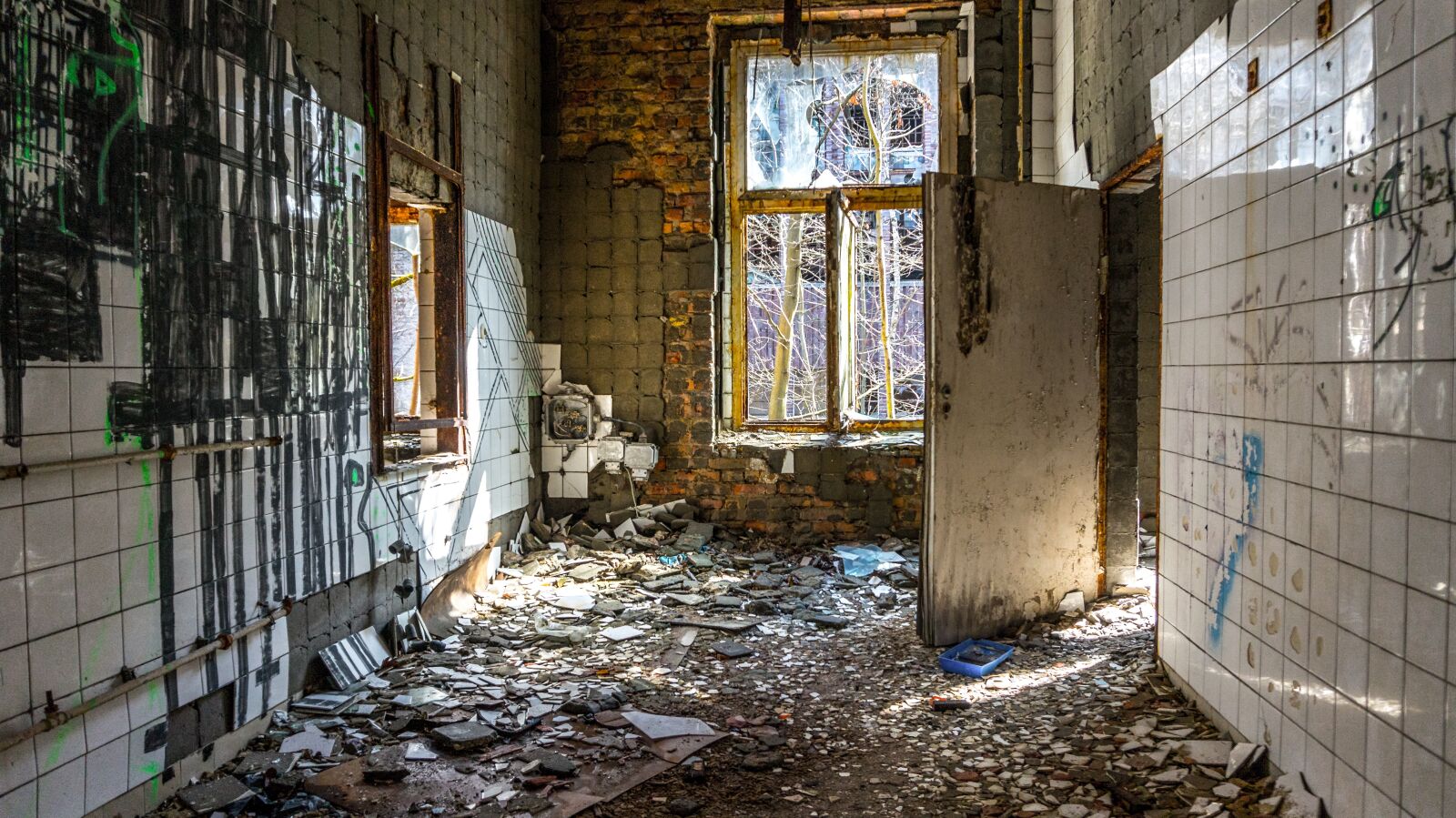 Sony Alpha a5000 (ILCE 5000) sample photo. Abandoned, house, old photography