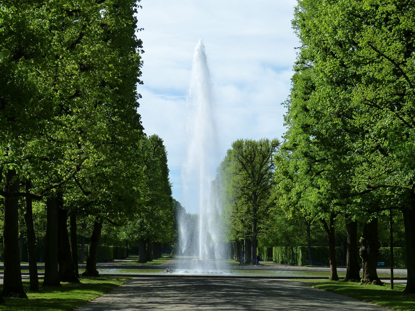 Panasonic Lumix DMC-FZ150 sample photo. Fountain, water, park photography