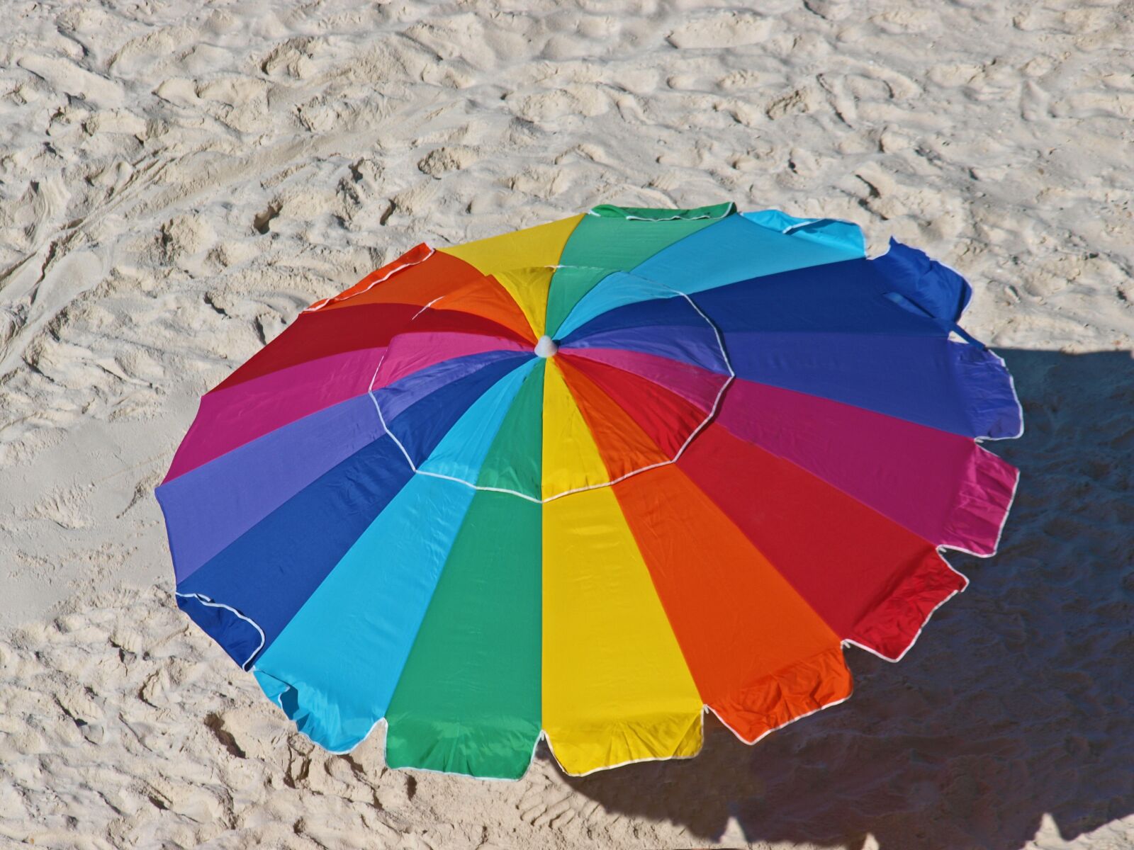 Olympus E-3 sample photo. Umbrella, sand, summer photography