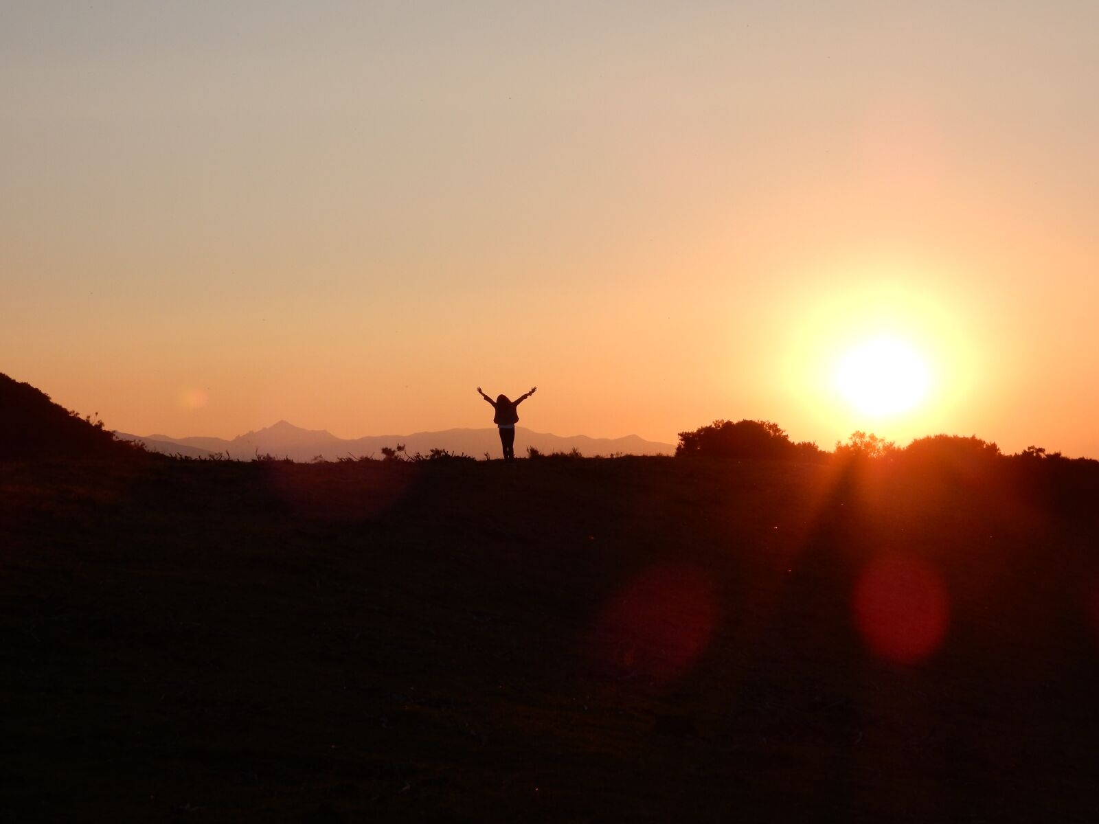 Nikon Coolpix S9900 sample photo. Sunset, sun, shadow photography