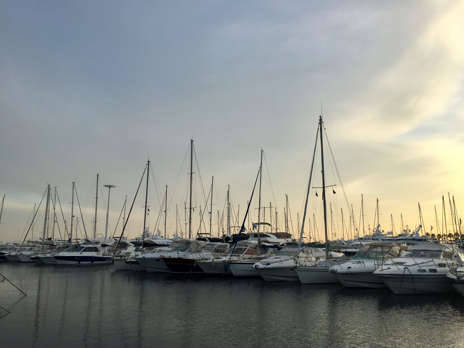 iPhone 6 back camera 4.15mm f/2.2 sample photo. Sky, clouds, water photography