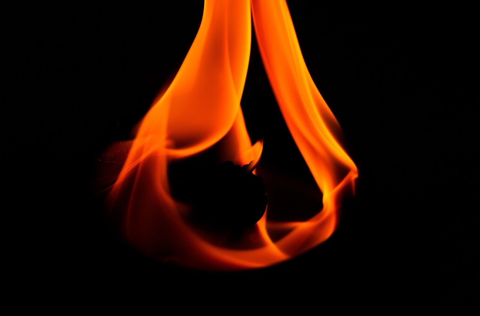 Canon EOS 7D sample photo. Fire, flames, clousep photography