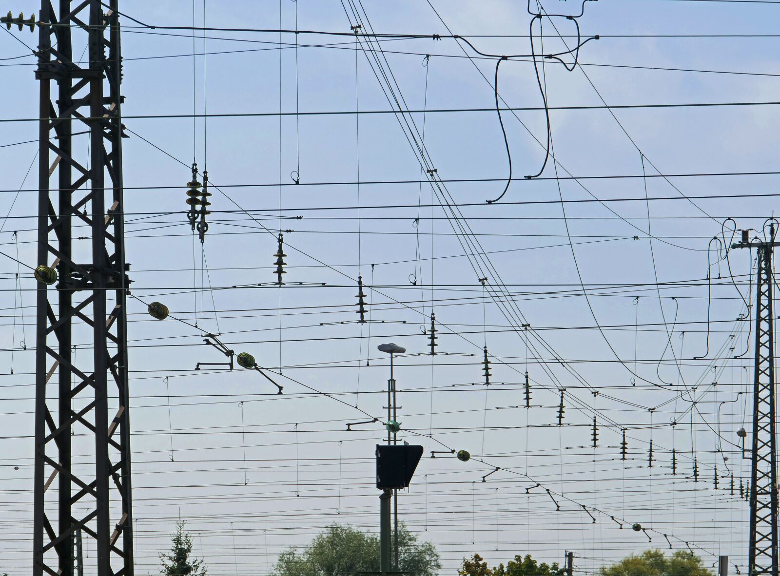 Panasonic Lumix DC-G9 sample photo. Railway, catenary, cross-work wear photography