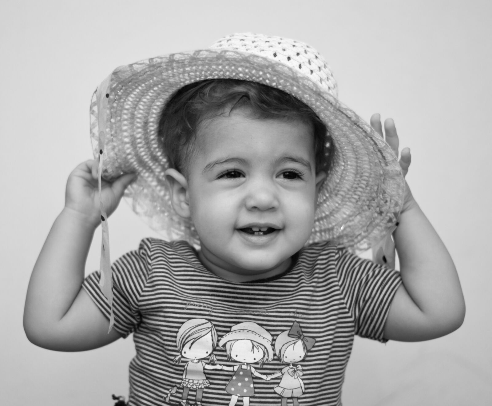 Nikon D5500 sample photo. Baby, beach, hat, black photography