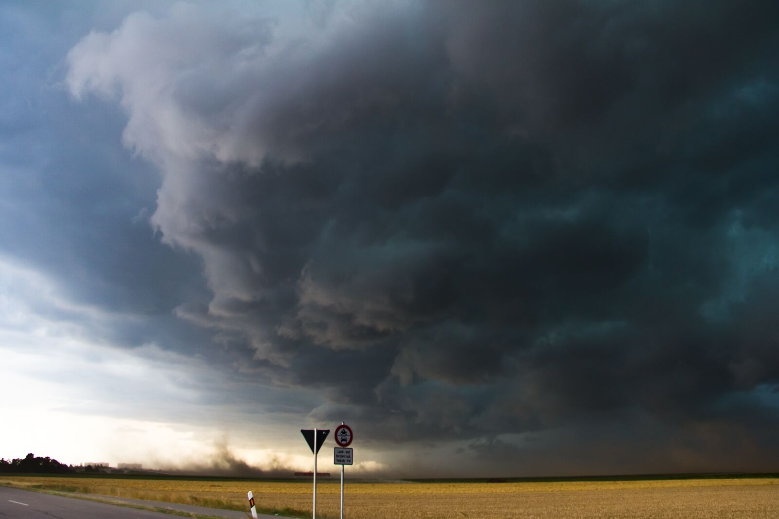 Canon EF-S 17-85mm F4-5.6 IS USM sample photo. Sky, squall line, storm photography