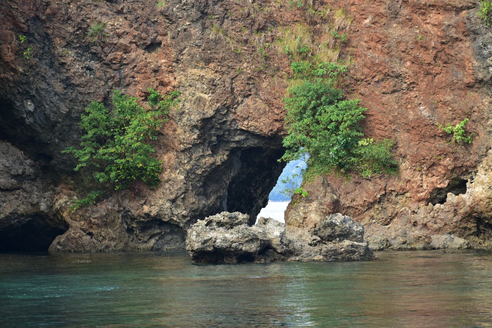 Nikon D3400 sample photo. Rock, hole, seashore photography