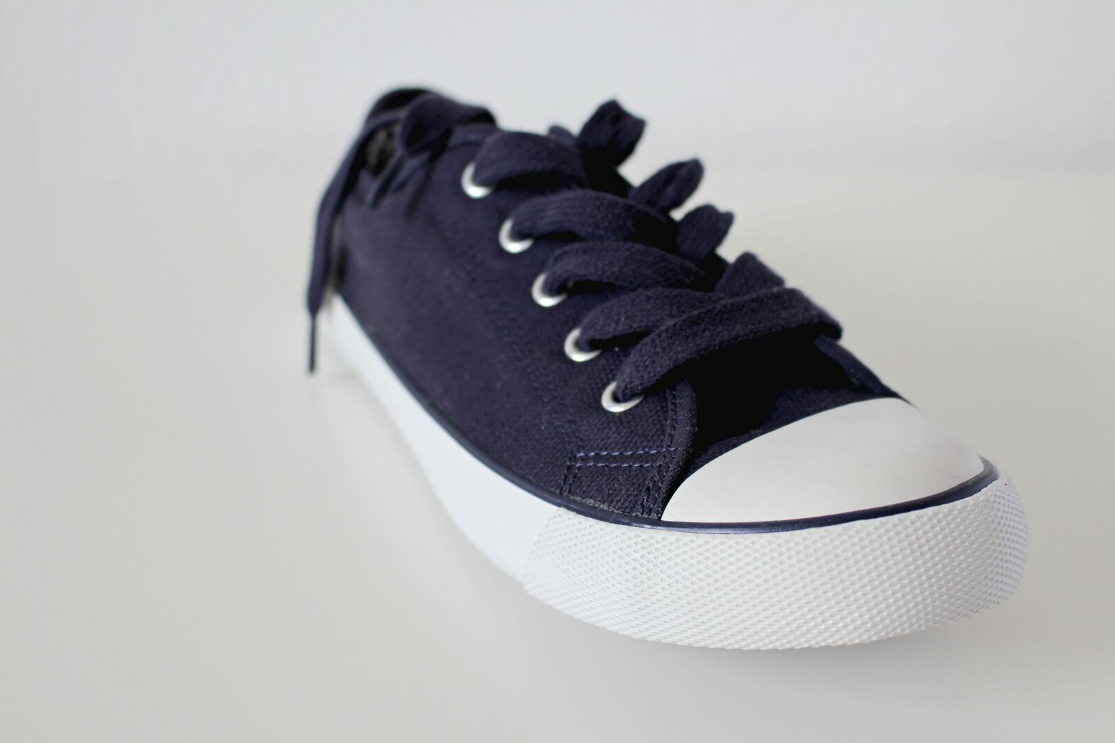 Canon EOS 700D (EOS Rebel T5i / EOS Kiss X7i) sample photo. Shoe, sport shoe, sneakers photography