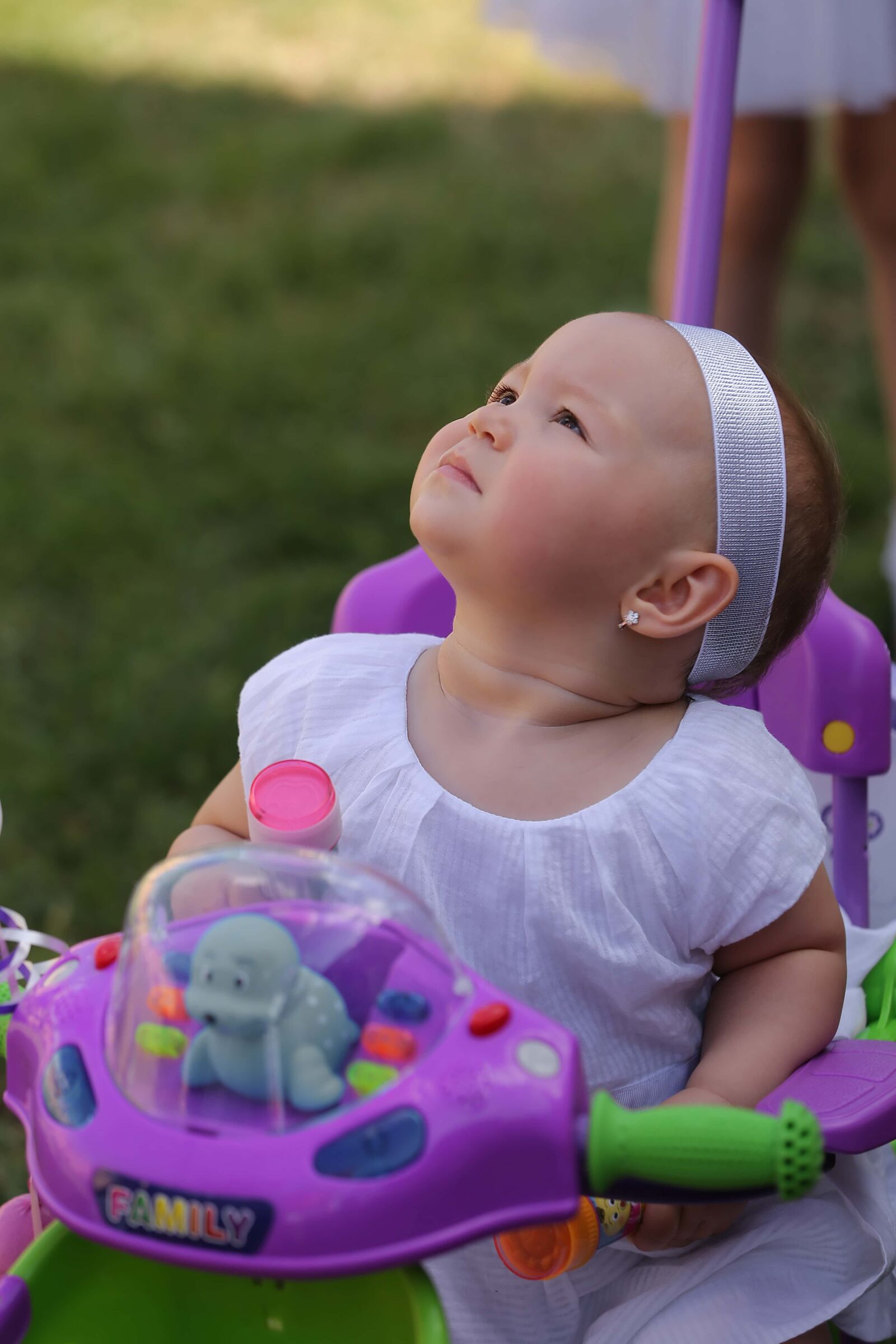 Canon EOS 5D Mark III sample photo. Looking, baby, infant, portrait photography