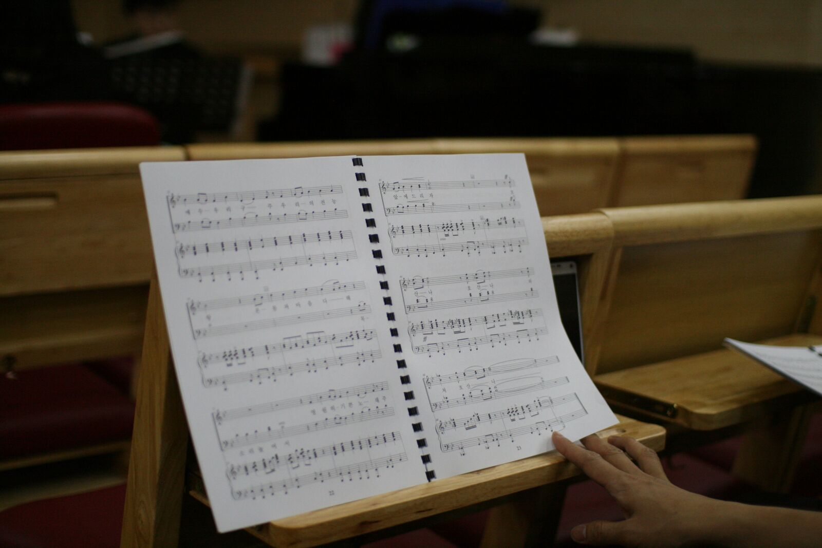 Canon EOS 400D (EOS Digital Rebel XTi / EOS Kiss Digital X) sample photo. Sheet music, church, praise photography