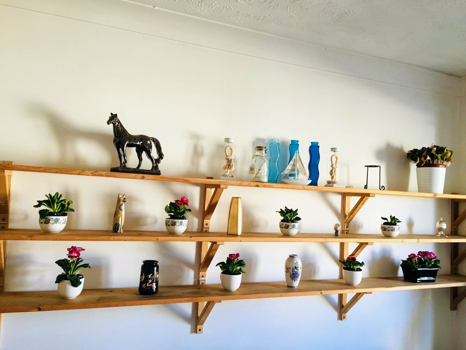 iPhone 6s back camera 4.15mm f/2.2 sample photo. Interior design, home decor photography