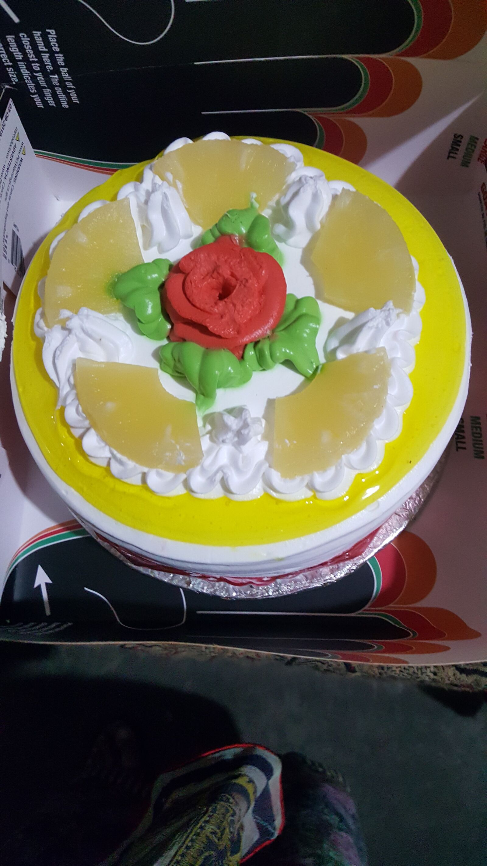 Samsung GALAXY S6 edge sample photo. Birthday, pineapple, cake photography