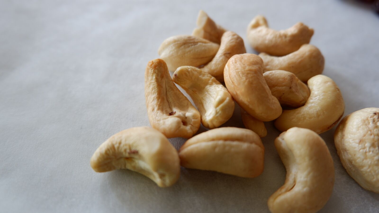 Fujifilm X-A3 + Fujifilm XC 16-50mm F3.5-5.6 OIS II sample photo. Nuts, cashew nuts, sweets photography