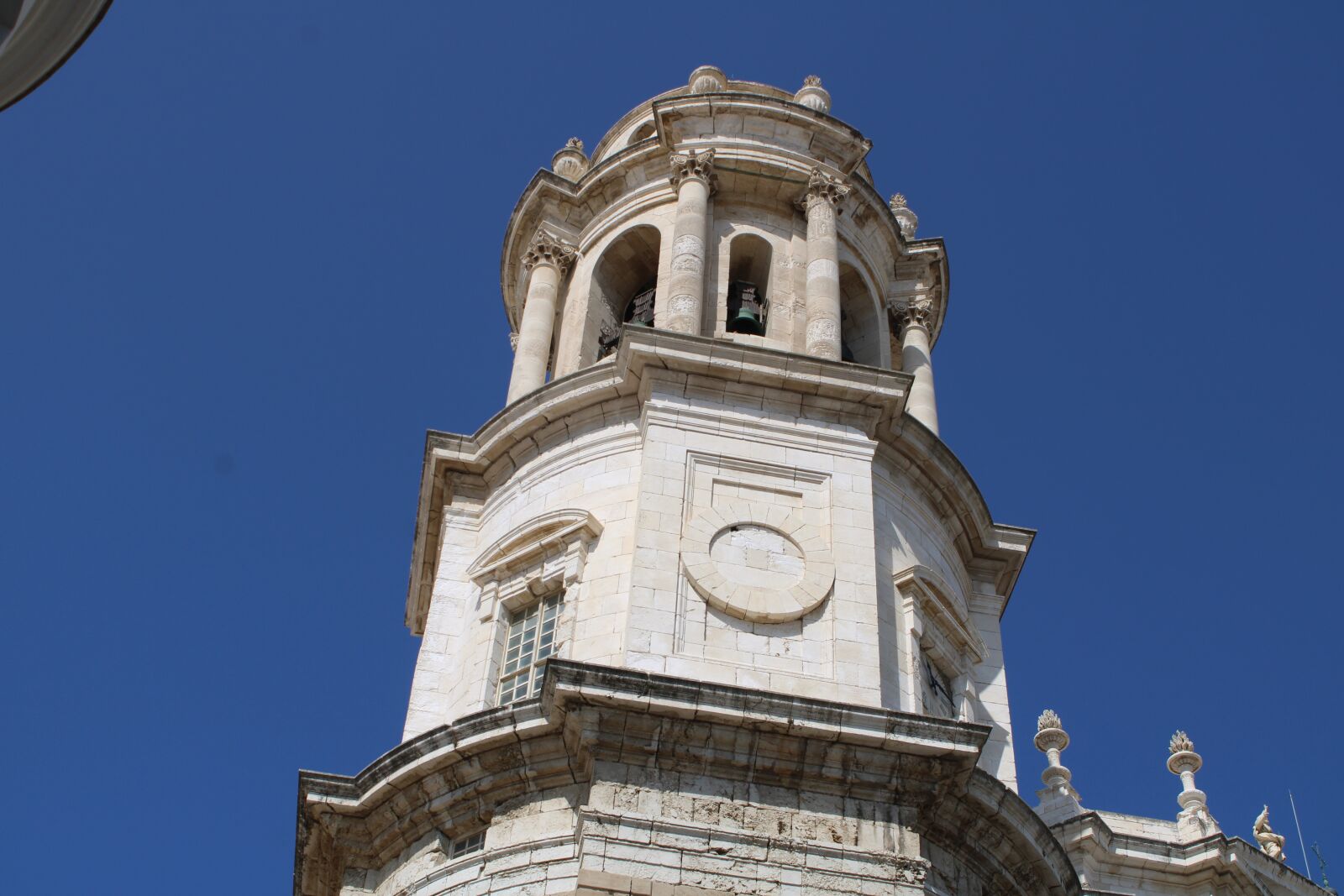 Canon EOS 2000D (EOS Rebel T7 / EOS Kiss X90 / EOS 1500D) sample photo. Cathedral of cadiz, tower photography