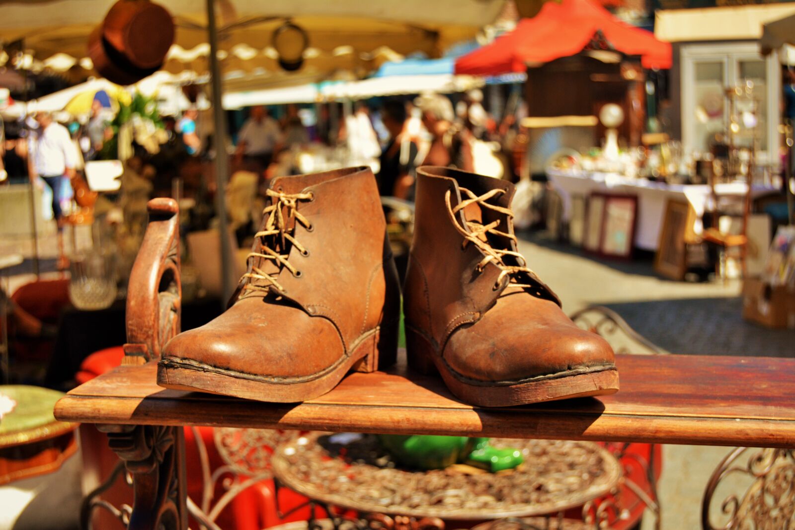 Nikon D5200 sample photo. Shoes, leather, flea market photography