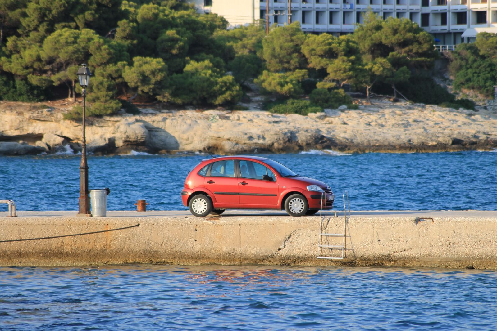 Canon EOS 1100D (EOS Rebel T3 / EOS Kiss X50) sample photo. Citroen, sea, car photography