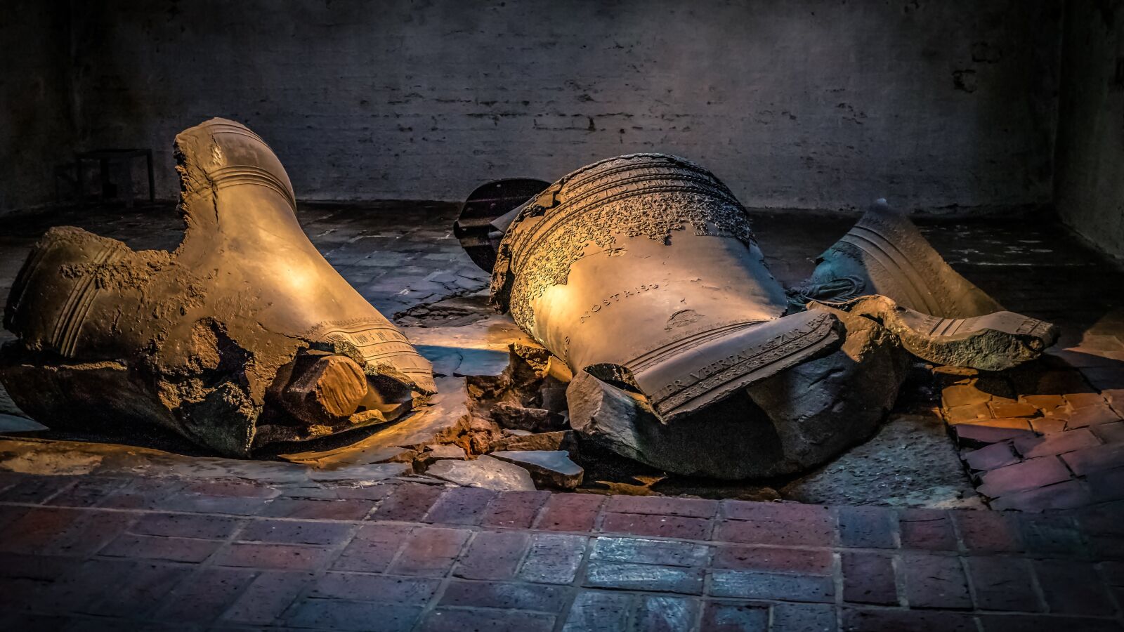 Sony a7 II + Sony FE 28-70mm F3.5-5.6 OSS sample photo. Bell, monument, history photography