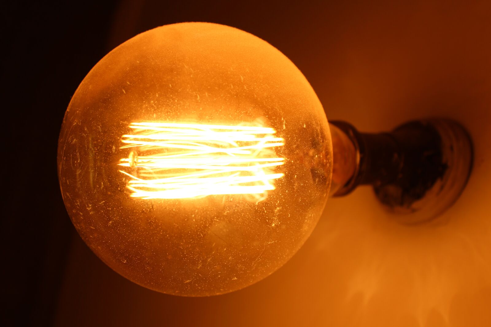 Canon EOS 1200D (EOS Rebel T5 / EOS Kiss X70 / EOS Hi) sample photo. Light, bulb, circle photography