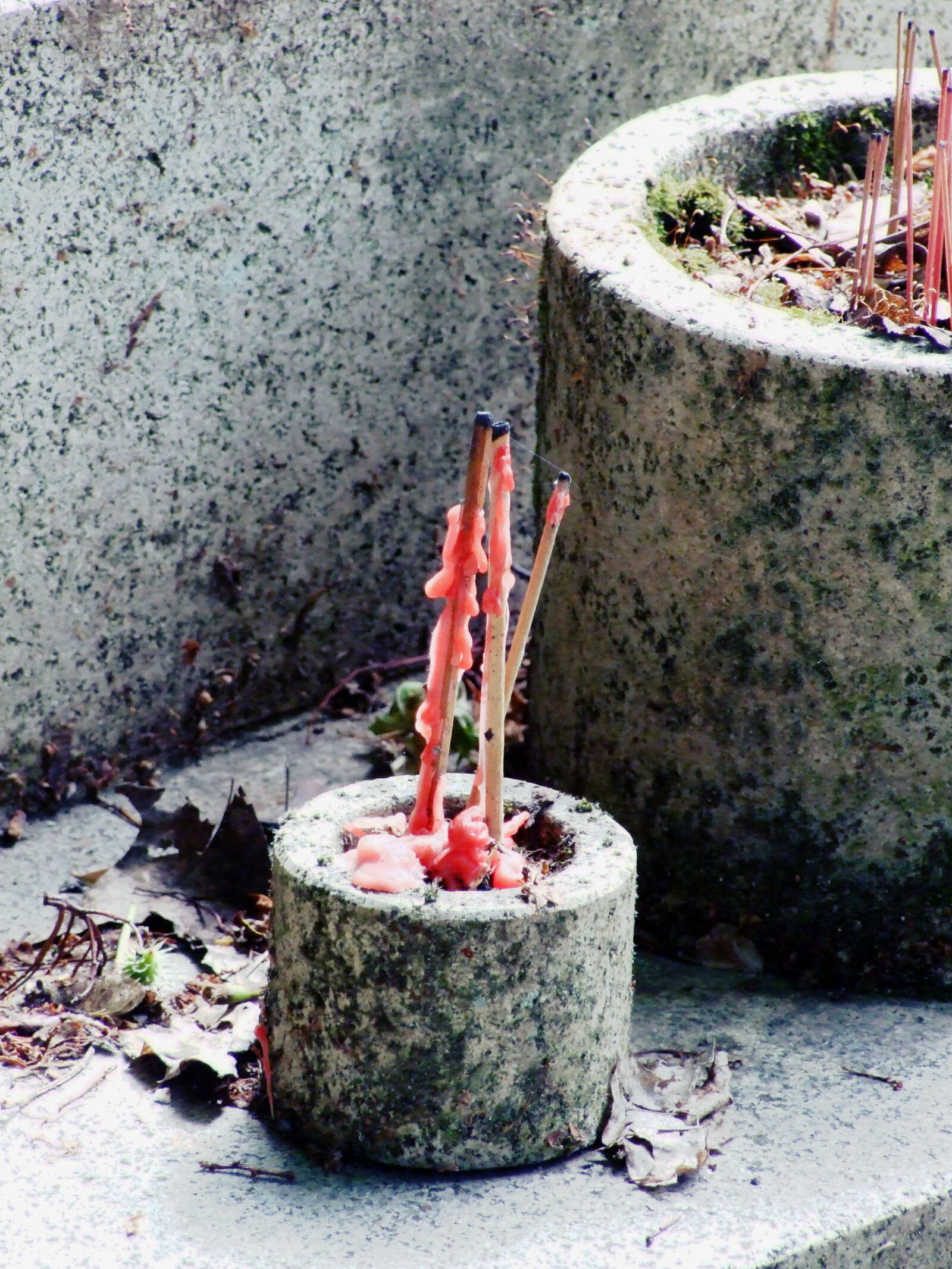 Fujifilm FinePix S6500fd sample photo. Candle, cemetery, marble photography