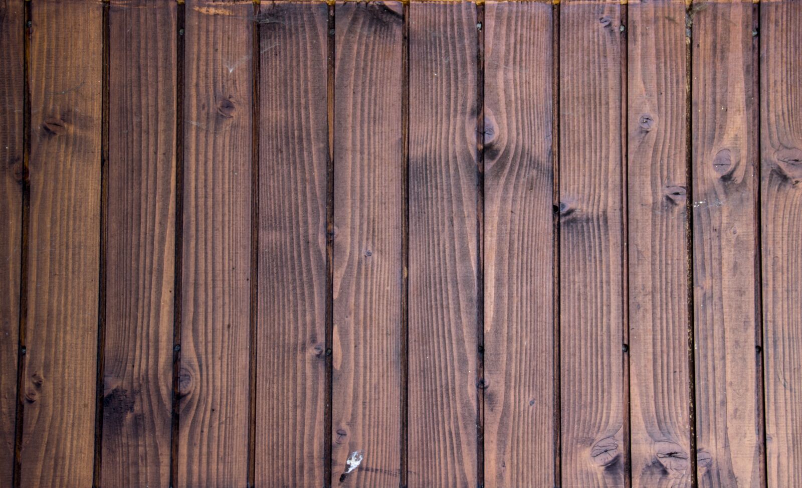 Canon EF-S 18-200mm F3.5-5.6 IS sample photo. Roof, boards, wooden wall photography