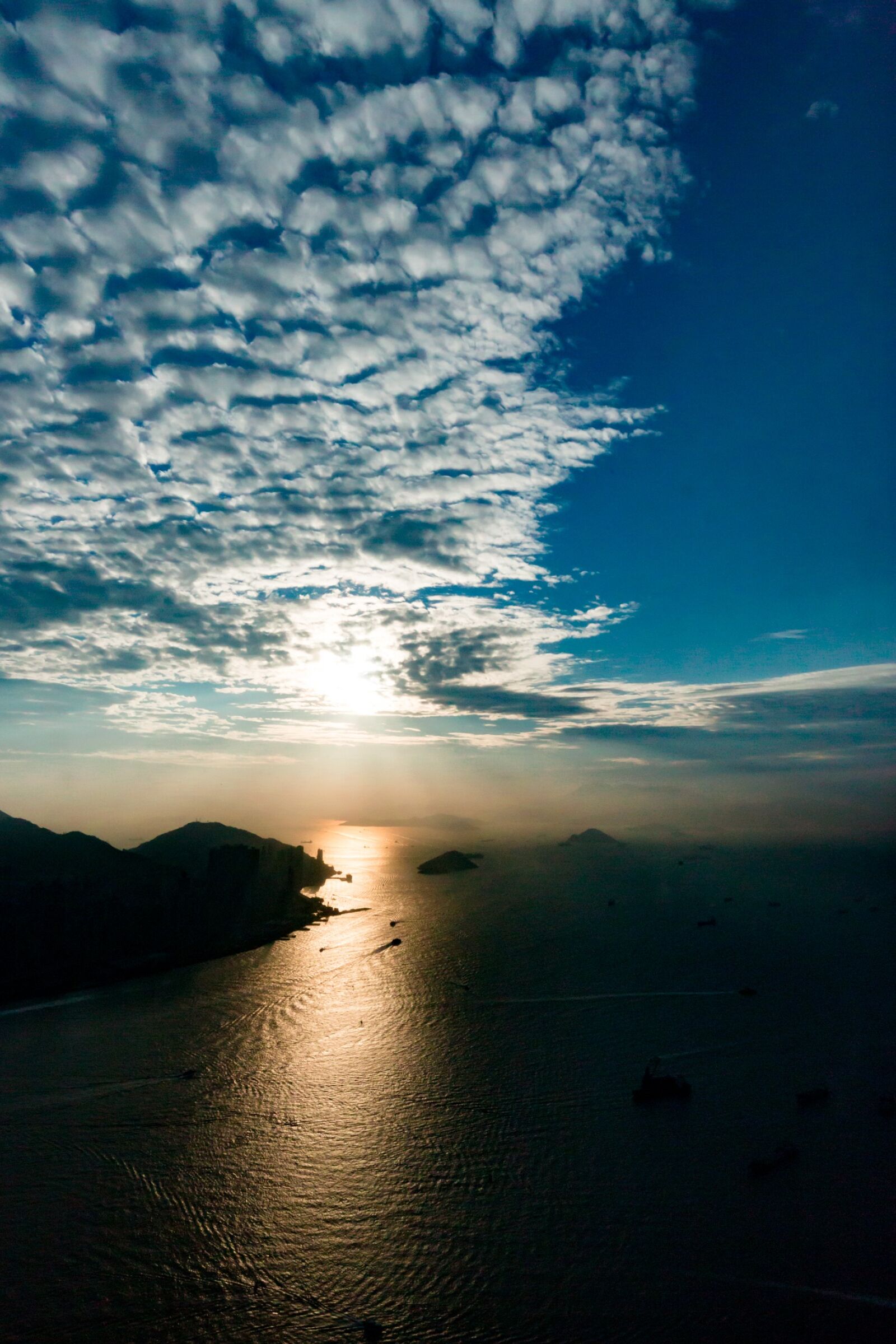Canon EF 16-35mm F4L IS USM sample photo. Nature, sunset, waters photography