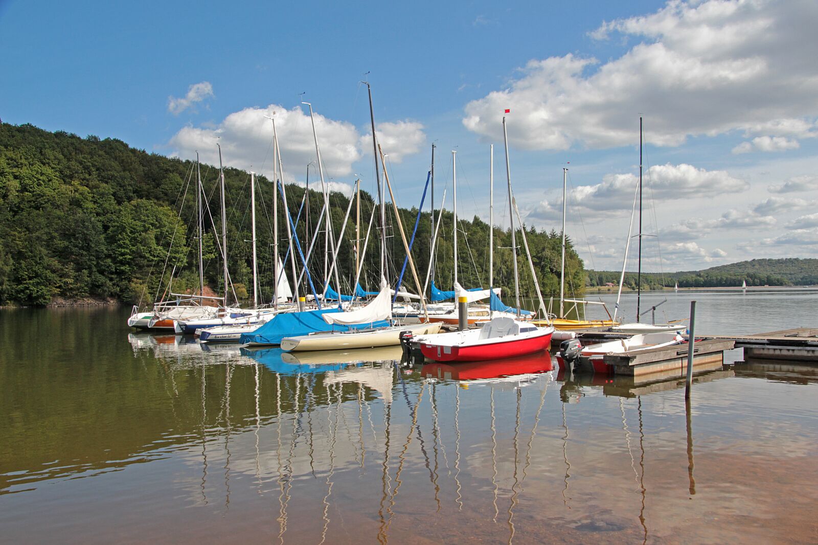 Canon EOS 700D (EOS Rebel T5i / EOS Kiss X7i) sample photo. Marina, boats, lake photography