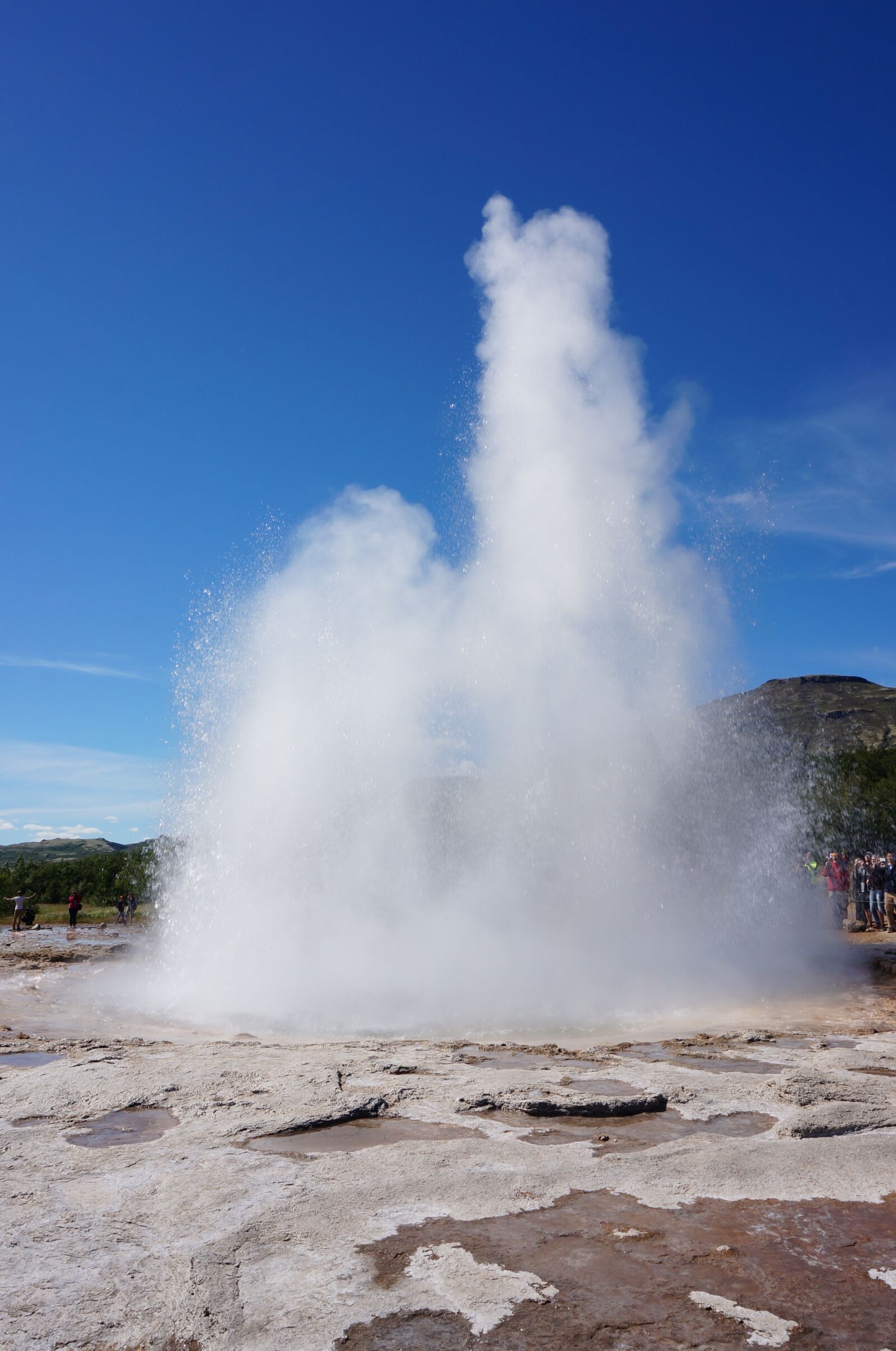 Sony Alpha NEX-5R + Sony E 16-50mm F3.5-5.6 PZ OSS sample photo. Iceland, island, geyser photography