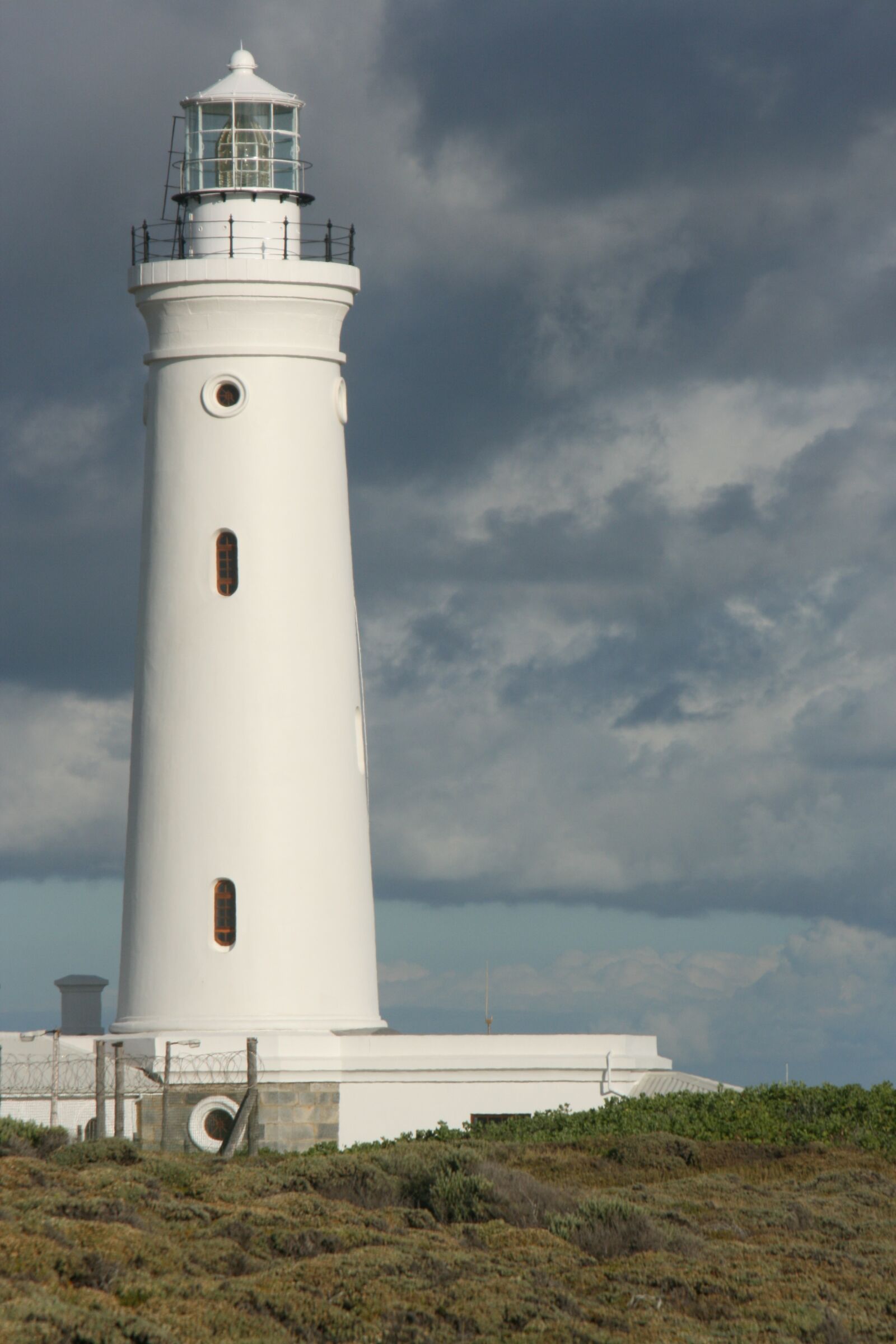 Canon EOS 400D (EOS Digital Rebel XTi / EOS Kiss Digital X) sample photo. Sky, lighthouse, coast photography
