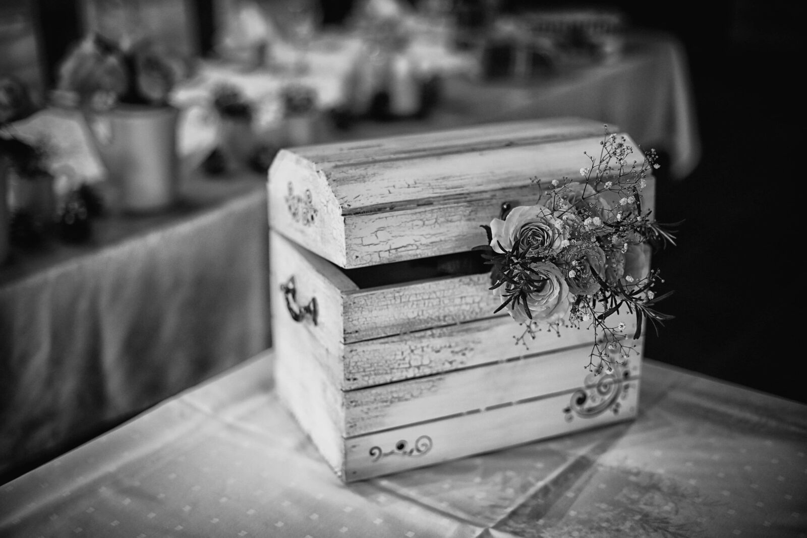 Canon EF 50mm F1.4 USM sample photo. Box, wooden, chest, romance photography