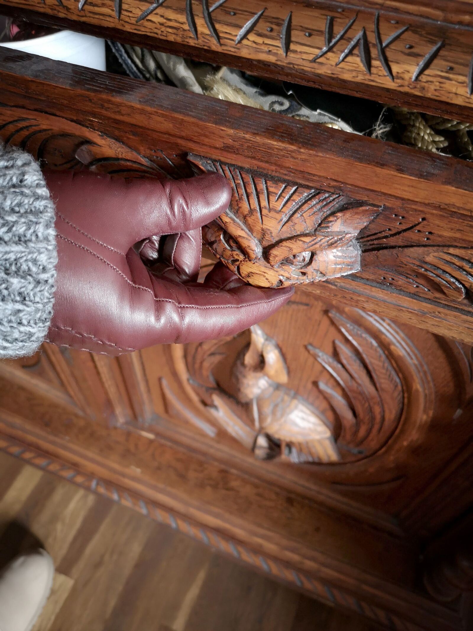 HUAWEI CLT-L29 sample photo. Gloves, leather gloves, brown photography