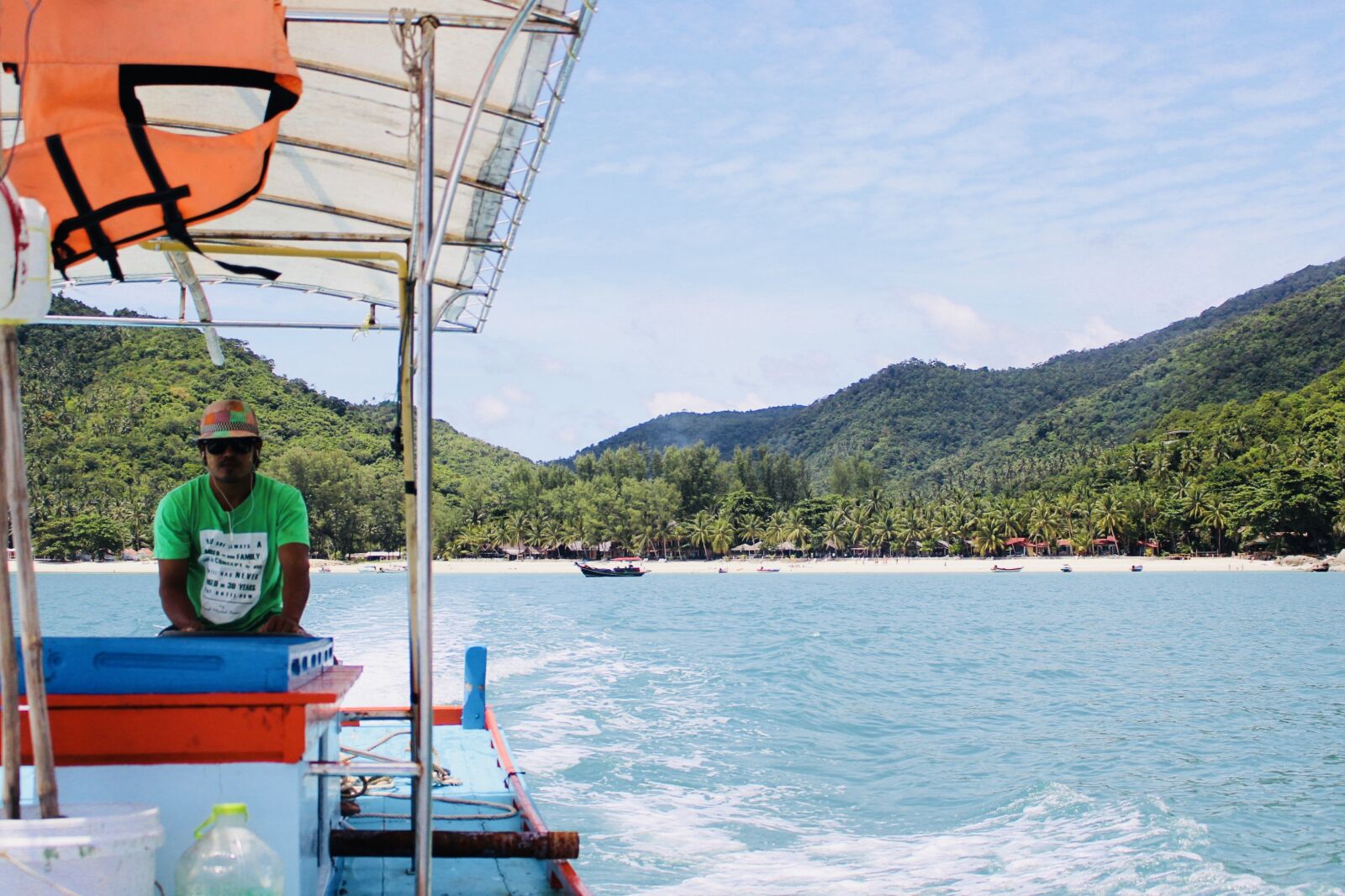 Canon EOS 100D (EOS Rebel SL1 / EOS Kiss X7) sample photo. Boat, thailand, sea photography